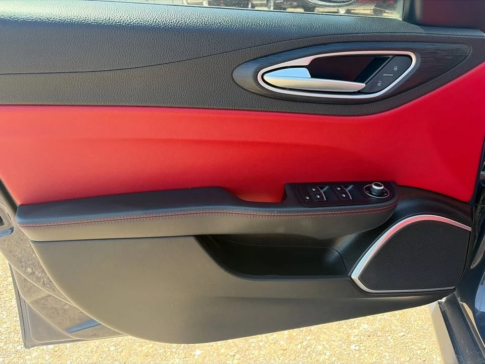 2019 Alfa Romeo Giulia - Image 10 of 12