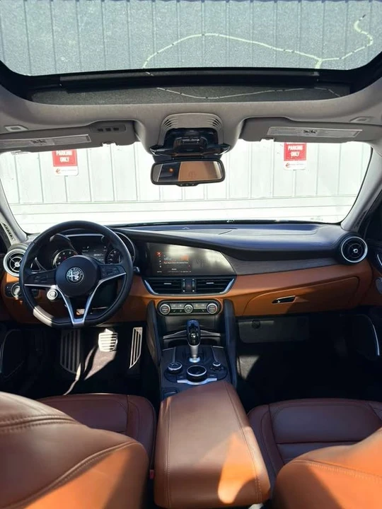 2019 Alfa Romeo Giulia - Image 11 of 19
