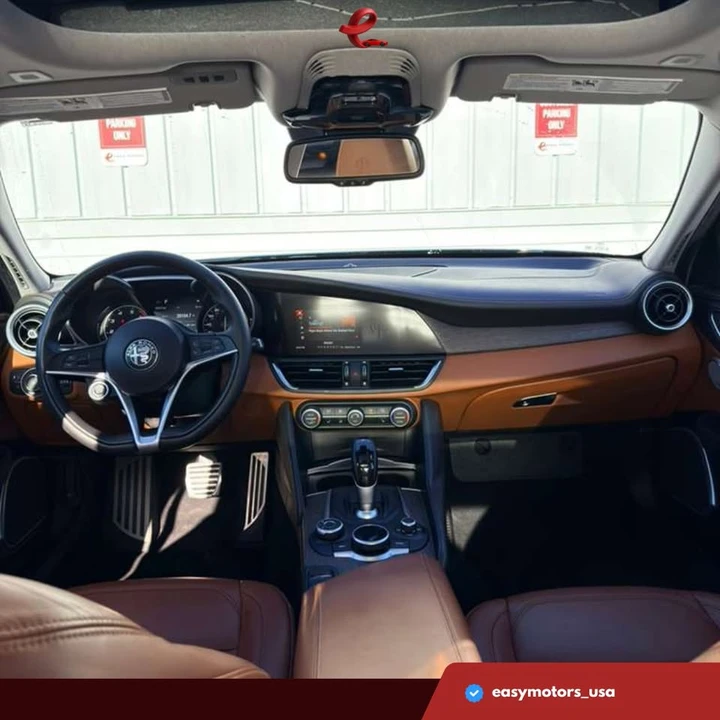 2019 Alfa Romeo Giulia - Image 11 of 19