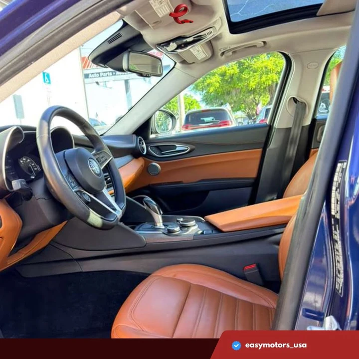 2019 Alfa Romeo Giulia - Image 10 of 19