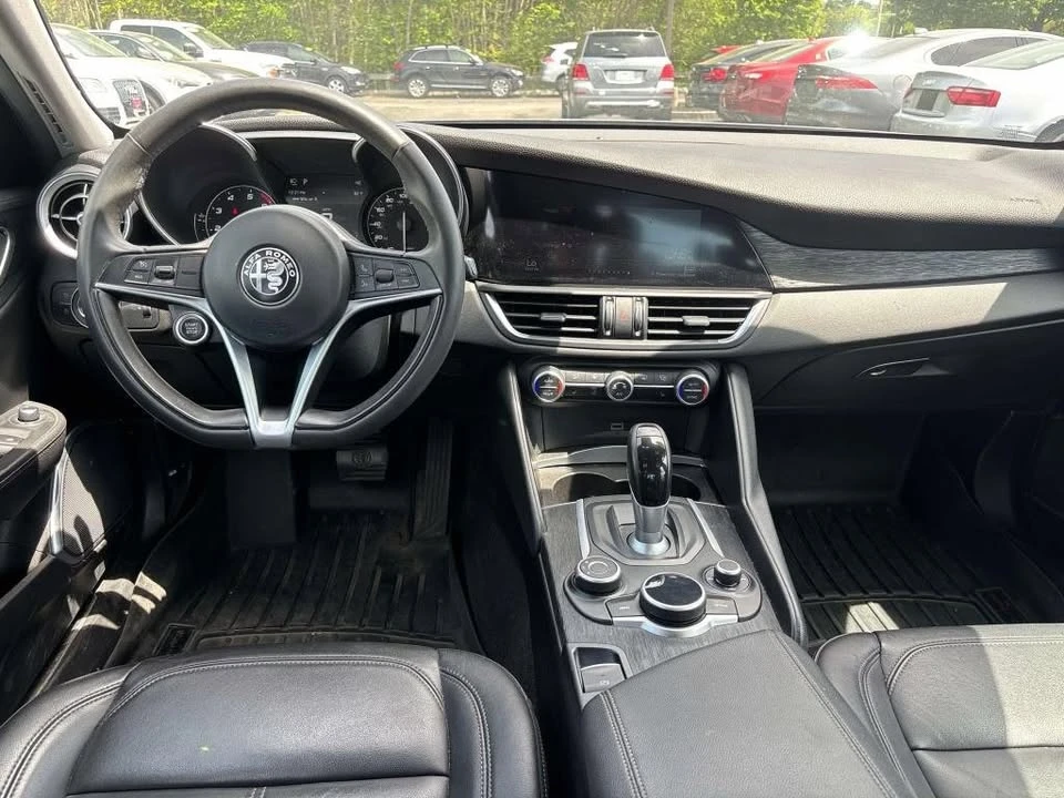 2019 Alfa Romeo Giulia - Image 9 of 19