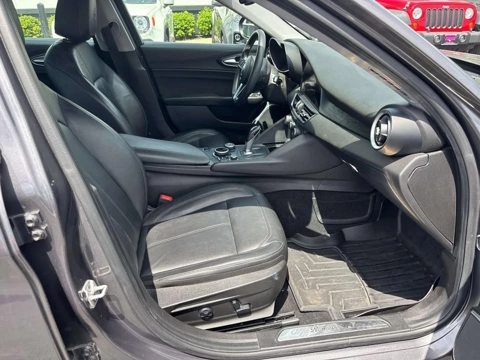 2019 Alfa Romeo Giulia - Image 12 of 19