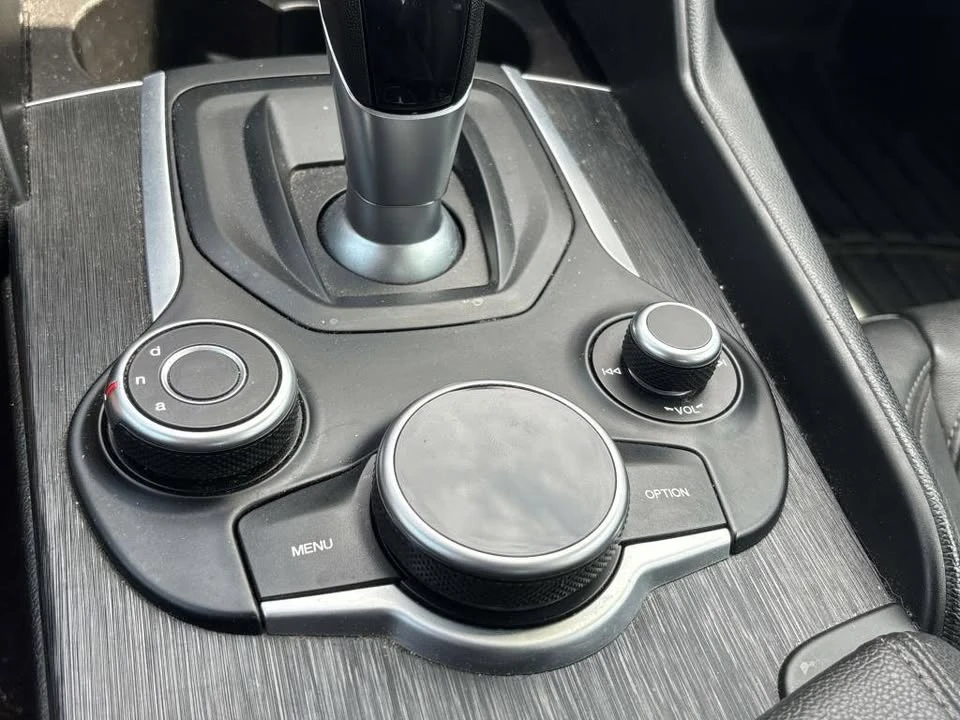 2019 Alfa Romeo Giulia - Image 18 of 19