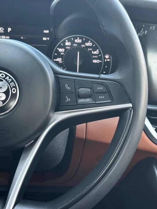 2019 Alfa Romeo Giulia - Image 17 of 20