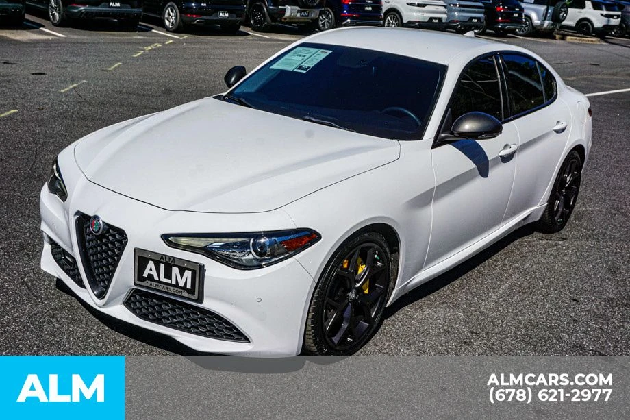 2019 Alfa Romeo Giulia - Image 11 of 14