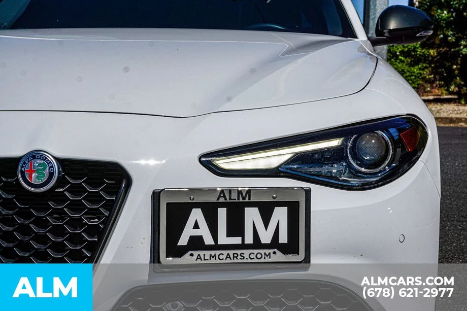 2019 Alfa Romeo Giulia - Image 9 of 14
