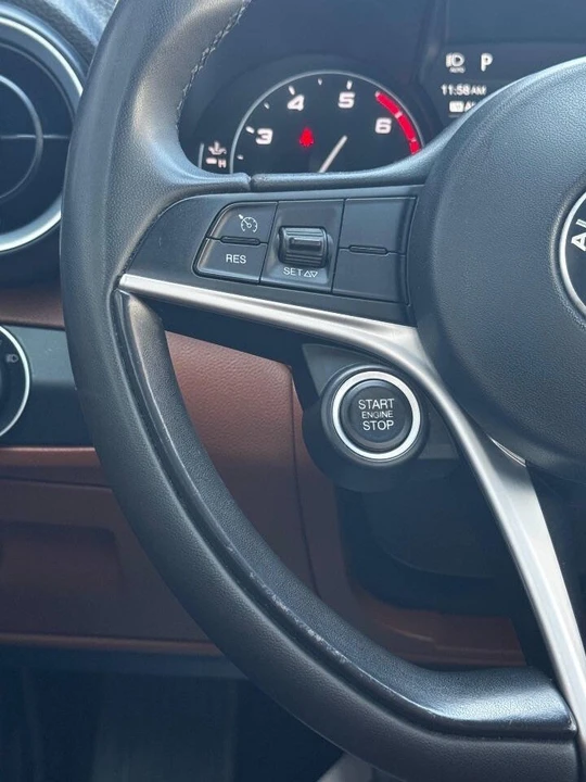 2019 Alfa Romeo Giulia - Image 16 of 20