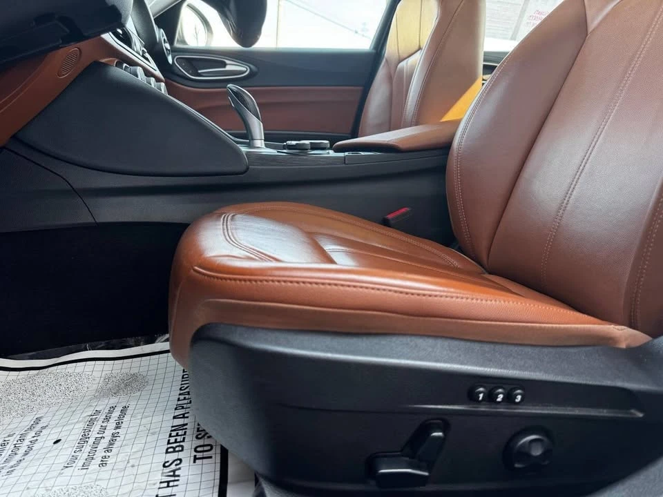 2019 Alfa Romeo Giulia - Image 11 of 20