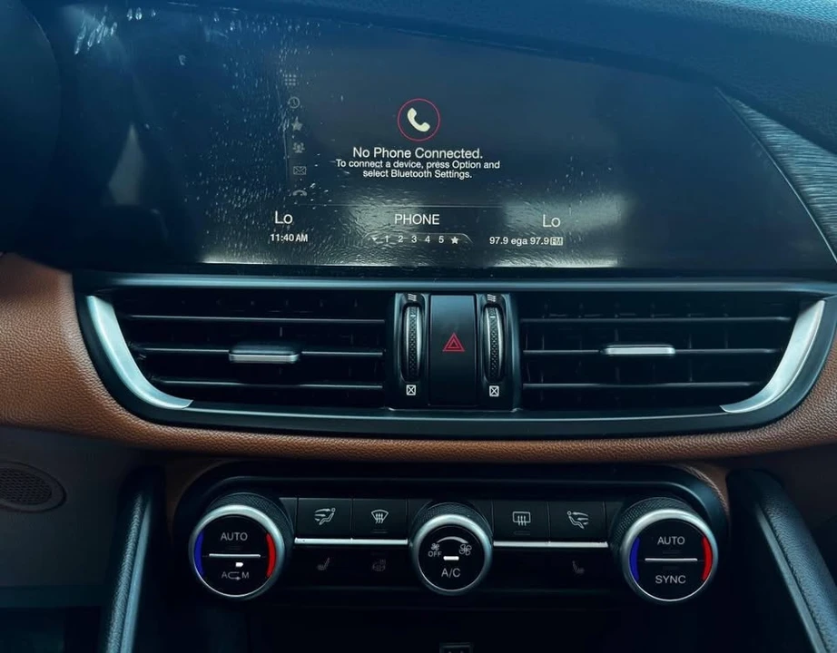 2019 Alfa Romeo Giulia - Image 19 of 20