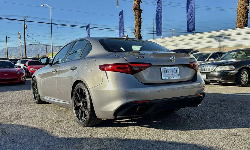 2019 Alfa Romeo Giulia - Image 5 of 11