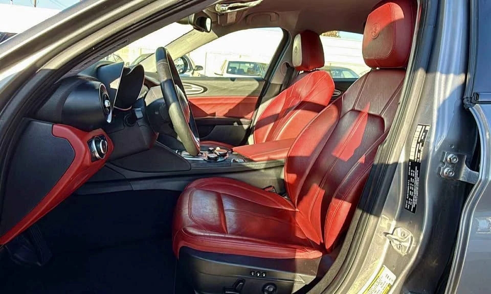 2019 Alfa Romeo Giulia - Image 9 of 11