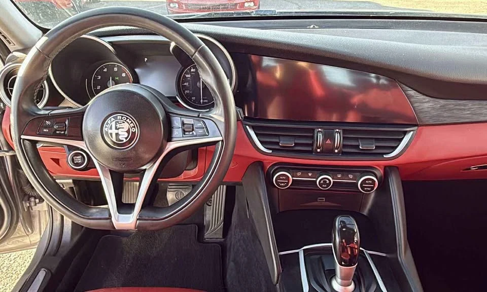 2019 Alfa Romeo Giulia - Image 10 of 11