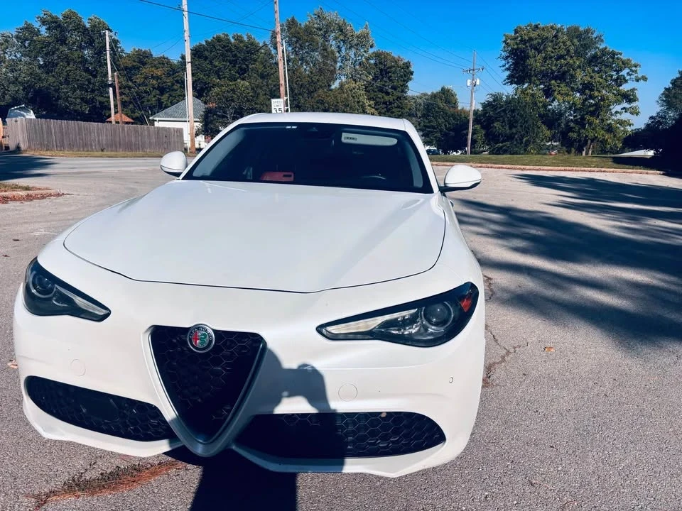 2019 Alfa Romeo Giulia - Image 5 of 19