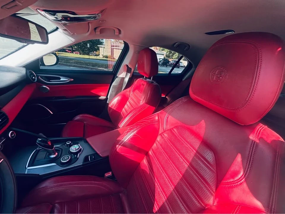 2019 Alfa Romeo Giulia - Image 16 of 19