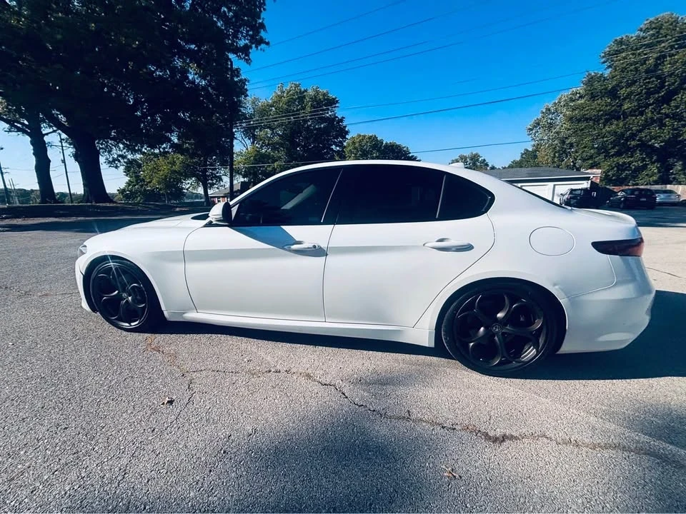 2019 Alfa Romeo Giulia - Image 12 of 19