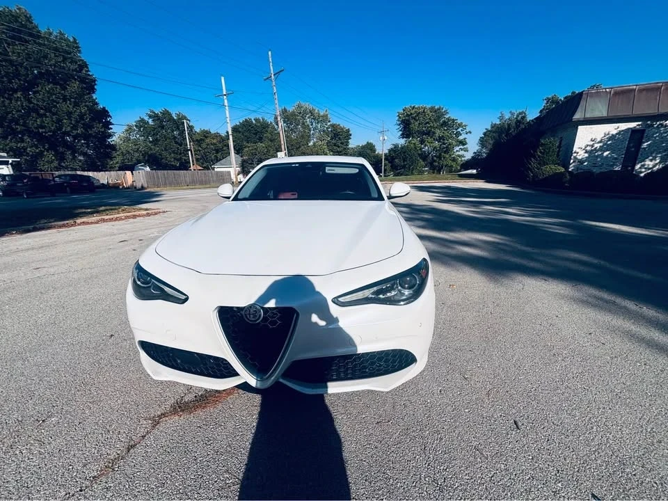 2019 Alfa Romeo Giulia - Image 13 of 19