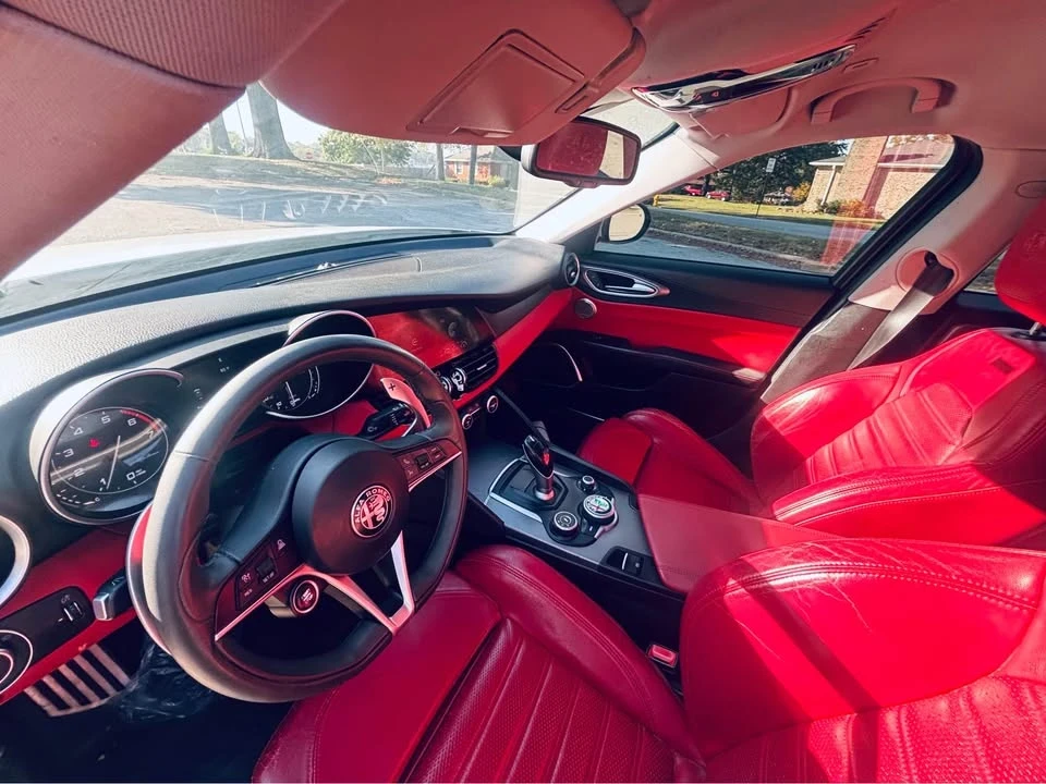 2019 Alfa Romeo Giulia - Image 15 of 19