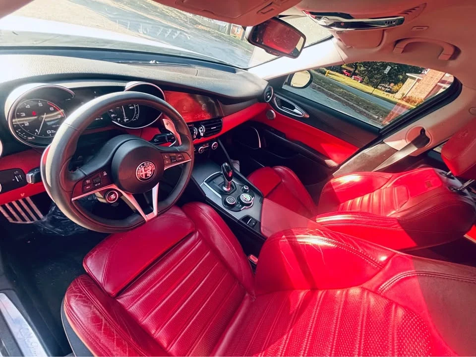 2019 Alfa Romeo Giulia - Image 14 of 19