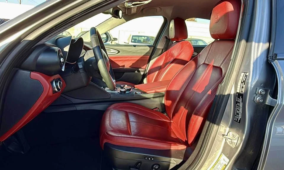 2019 Alfa Romeo Giulia - Image 9 of 11