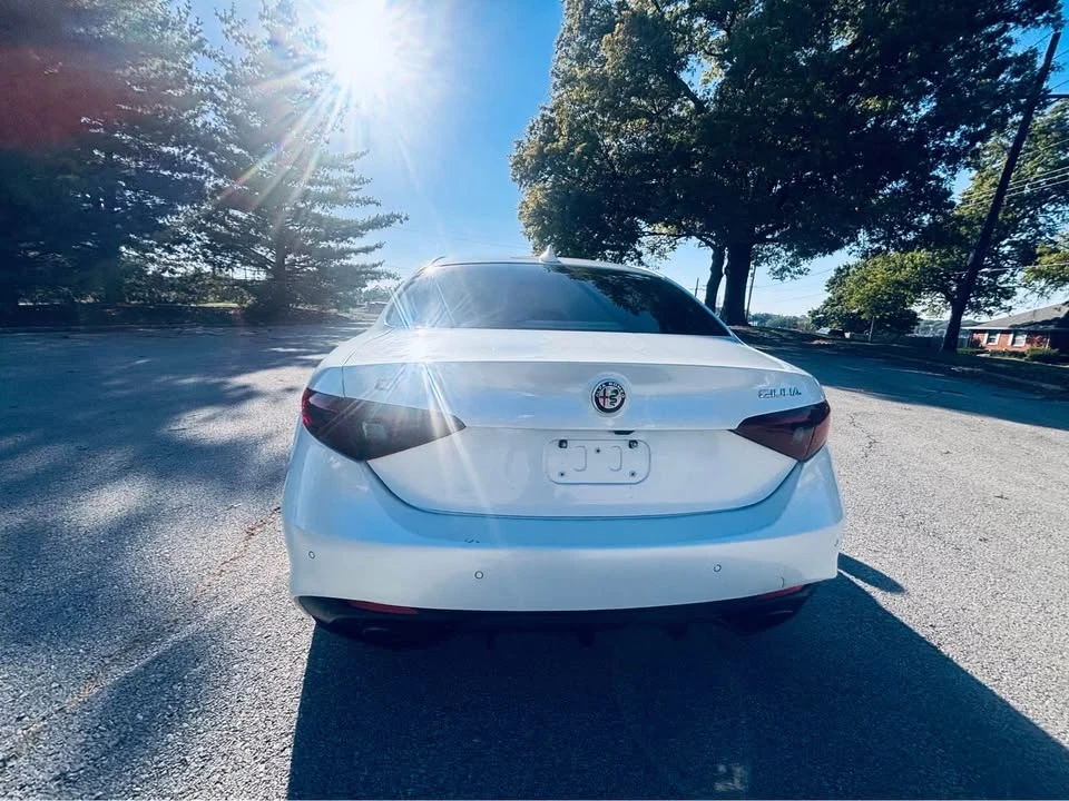 2019 Alfa Romeo Giulia - Image 9 of 19