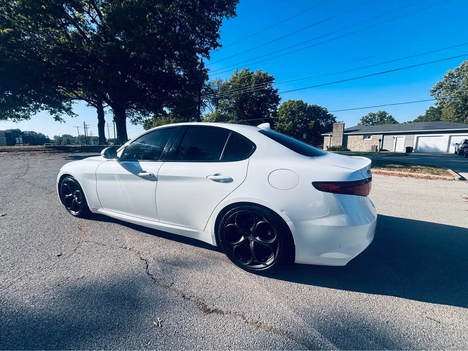2019 Alfa Romeo Giulia - Image 11 of 19