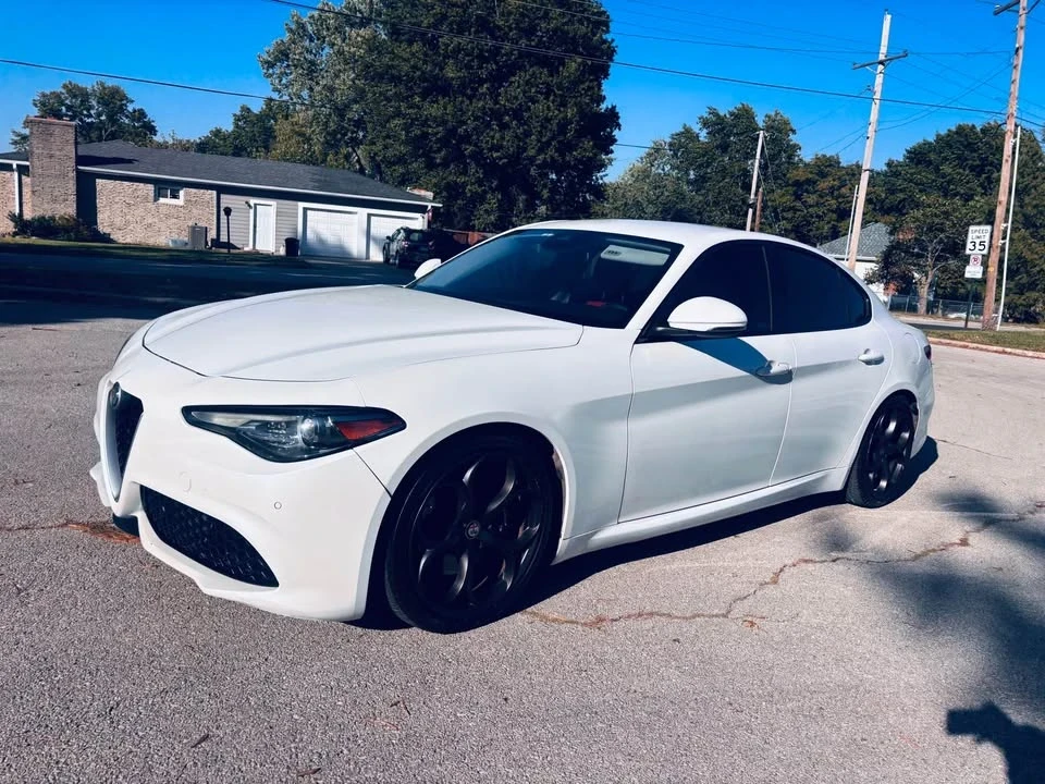 2019 Alfa Romeo Giulia - Image 2 of 19