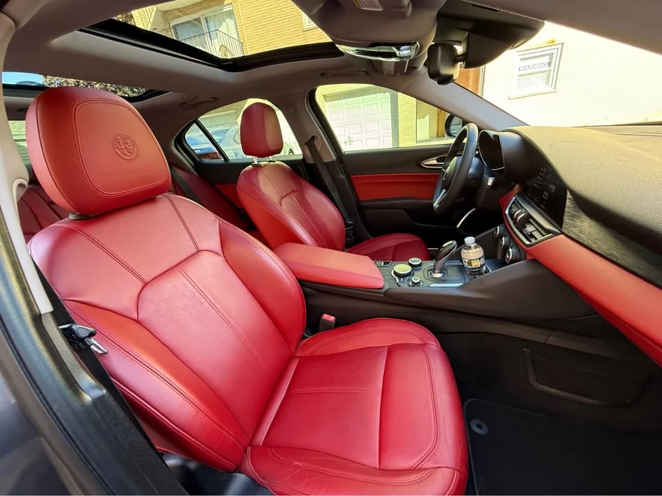 2019 Alfa Romeo Giulia - Image 14 of 17