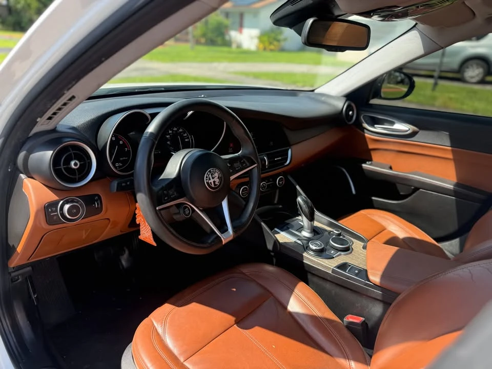 2019 Alfa Romeo Giulia - Image 5 of 9