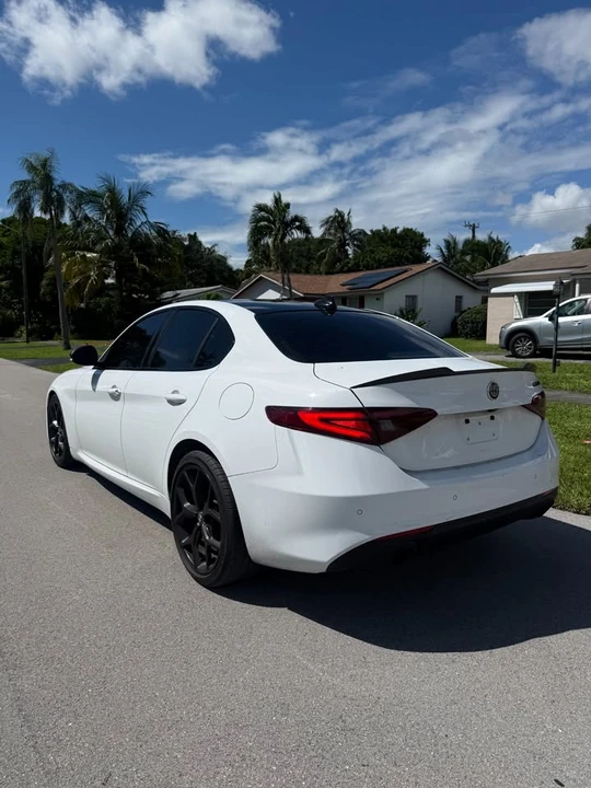 2019 Alfa Romeo Giulia - Image 4 of 9