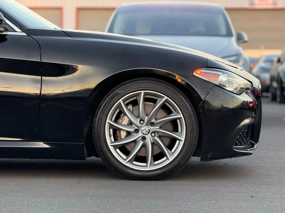 2019 Alfa Romeo Giulia - Image 6 of 20