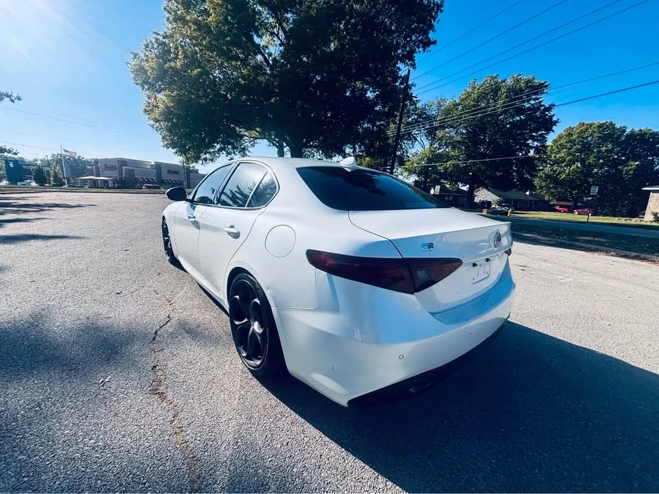 2019 Alfa Romeo Giulia - Image 10 of 19