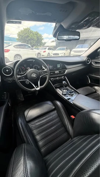 2019 Alfa Romeo Giulia - Image 7 of 11