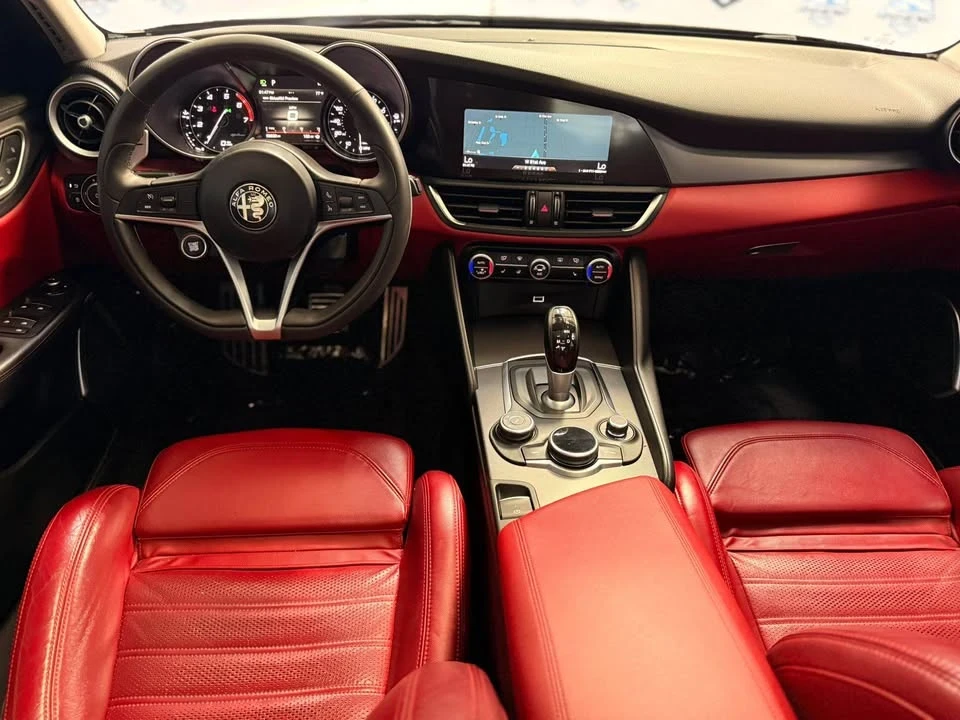 2019 Alfa Romeo Giulia - Image 15 of 16
