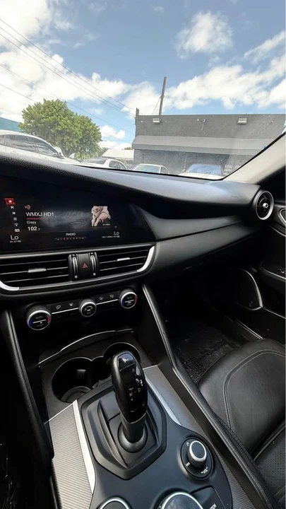 2019 Alfa Romeo Giulia - Image 10 of 11