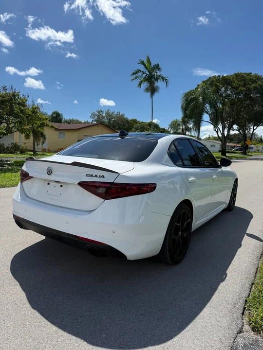 2019 Alfa Romeo Giulia - Image 3 of 9