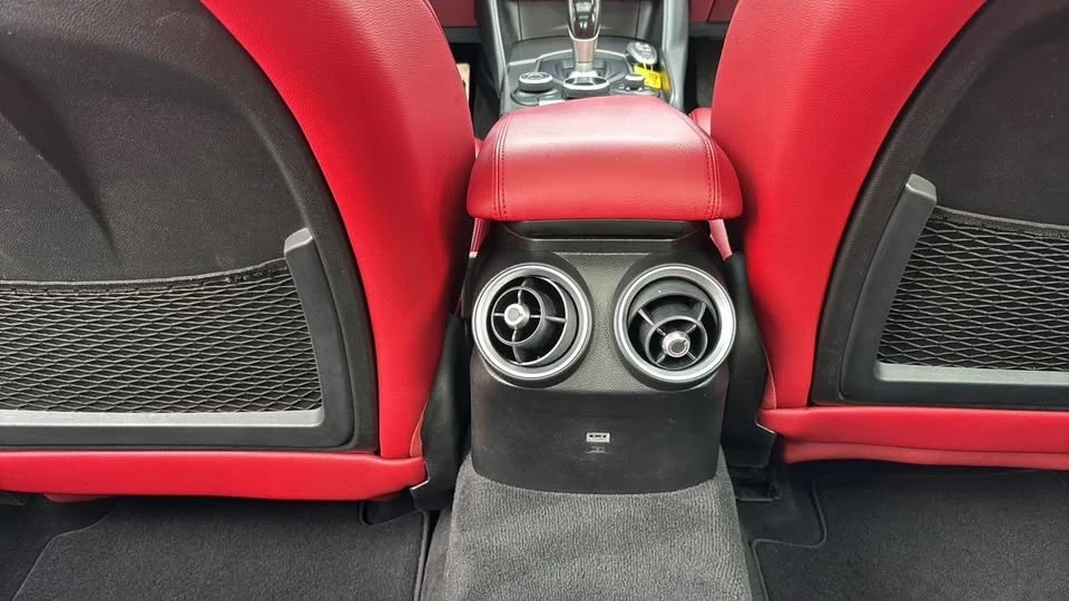 2019 Alfa Romeo Giulia - Image 14 of 19