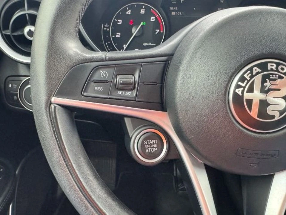 2019 Alfa Romeo Giulia - Image 18 of 18
