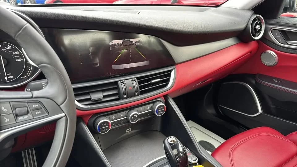 2019 Alfa Romeo Giulia - Image 11 of 19