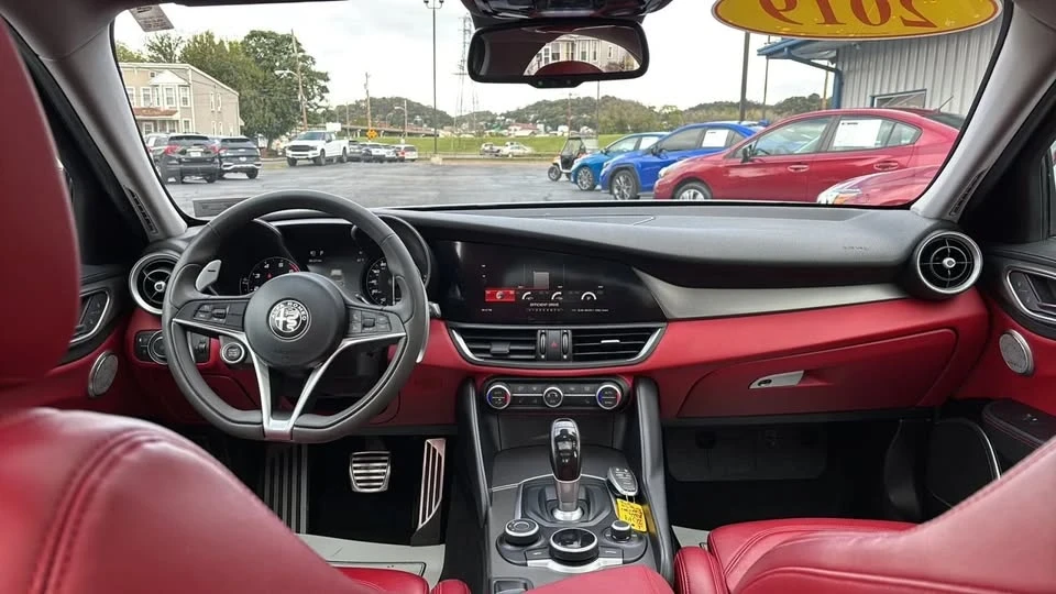 2019 Alfa Romeo Giulia - Image 15 of 19