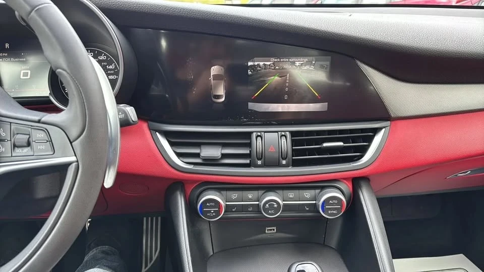 2019 Alfa Romeo Giulia - Image 10 of 19