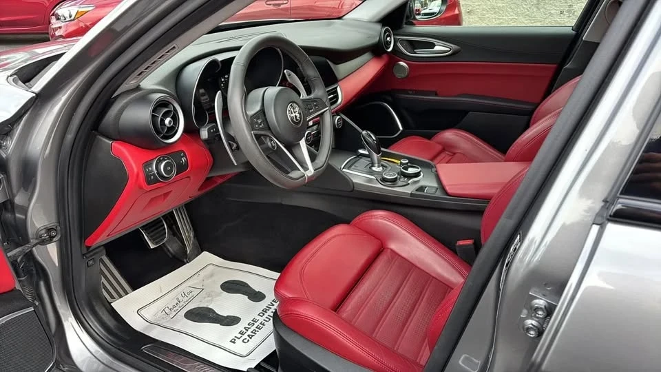 2019 Alfa Romeo Giulia - Image 18 of 19