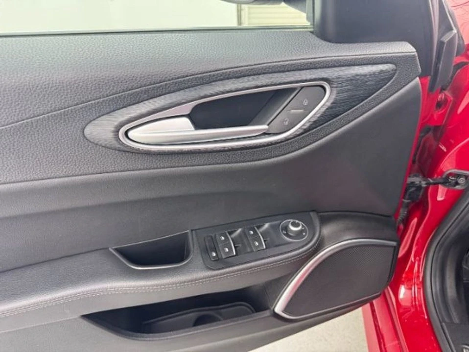 2019 Alfa Romeo Giulia - Image 16 of 18