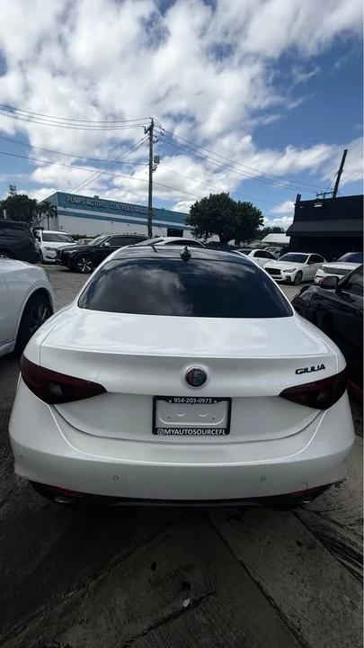 2019 Alfa Romeo Giulia - Image 5 of 11