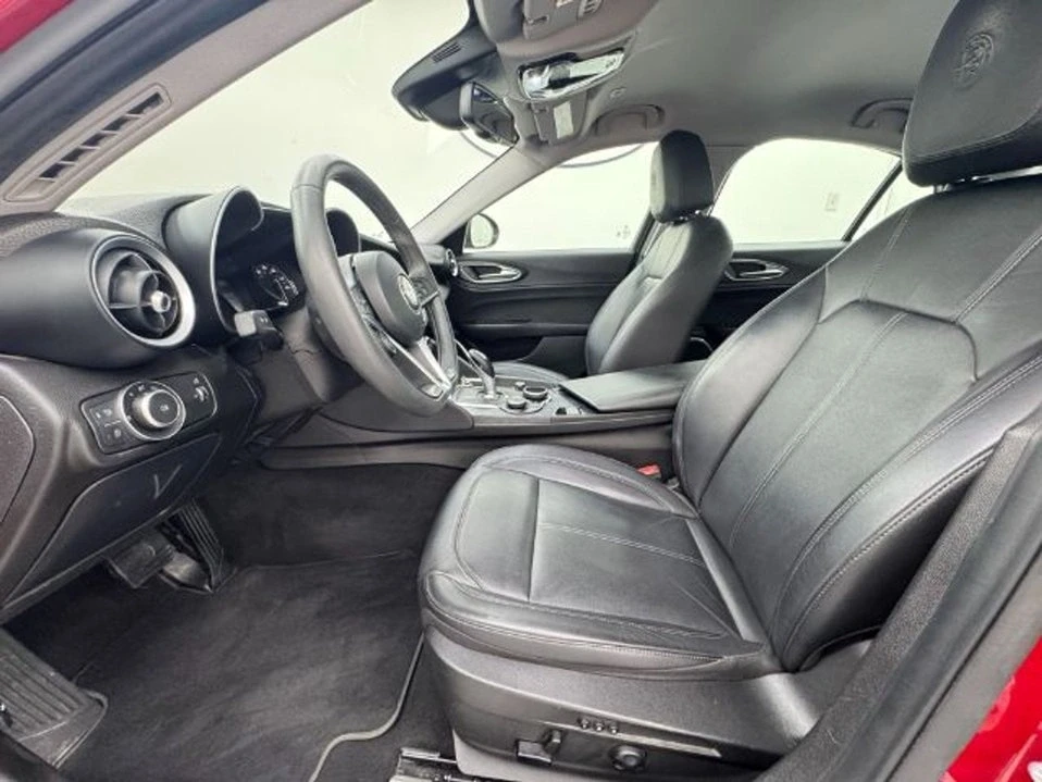 2019 Alfa Romeo Giulia - Image 17 of 18