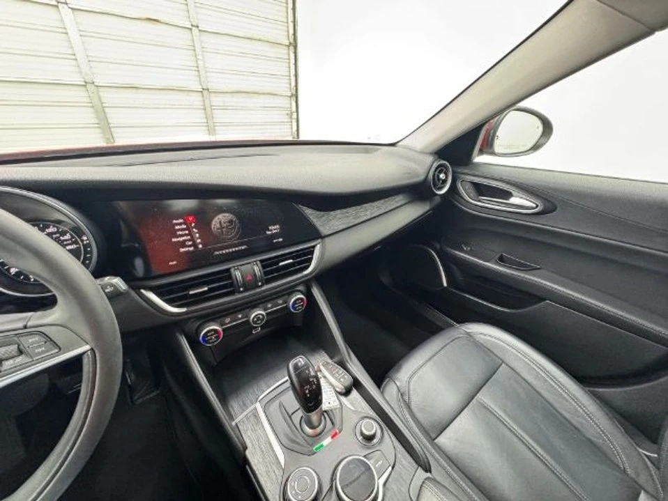 2019 Alfa Romeo Giulia - Image 10 of 18