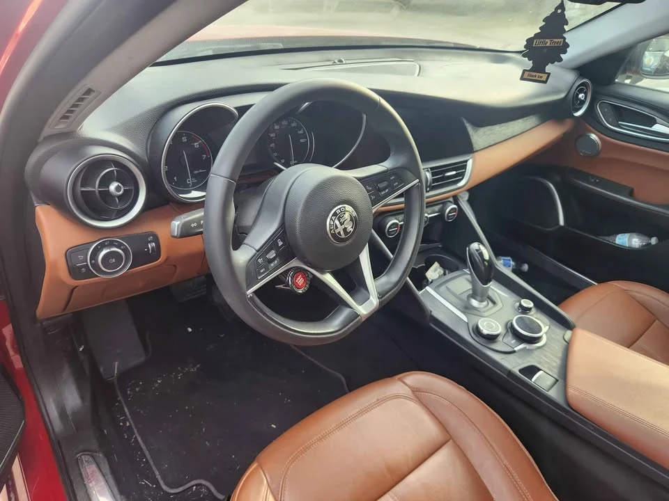 2019 Alfa Romeo Giulia - Image 5 of 7