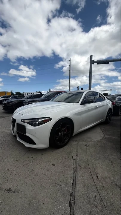 2019 Alfa Romeo Giulia - Image 3 of 11