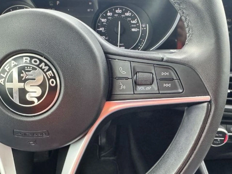 2019 Alfa Romeo Giulia - Image 14 of 18