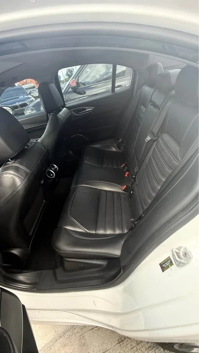 2019 Alfa Romeo Giulia - Image 6 of 11