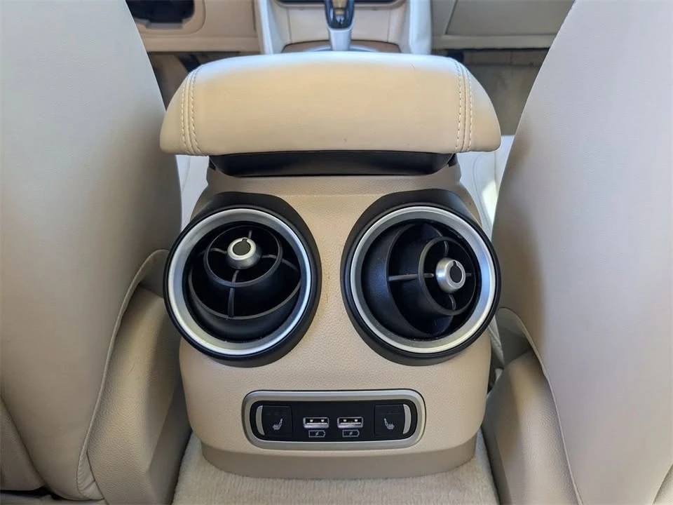 2019 Alfa Romeo Giulia - Image 11 of 19